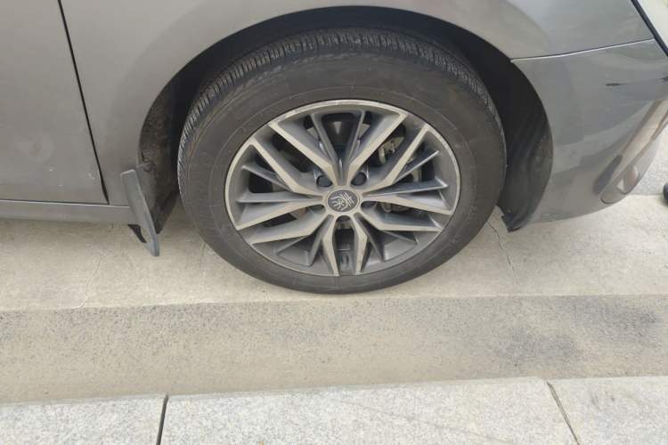 Used BYD Qin PLUS 2021 EV 400KM Luxury Model Right Front Wheel Hub