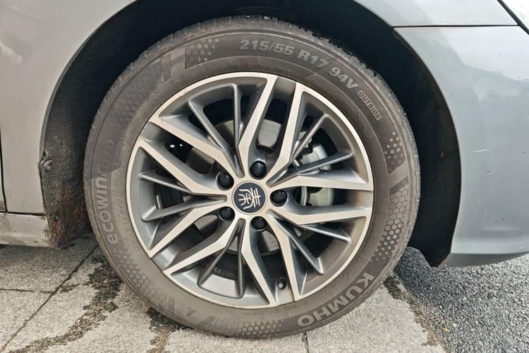 Used BYD Qin PLUS 2021 DM-i 55KM Flagship Model Right Front Wheel Hub