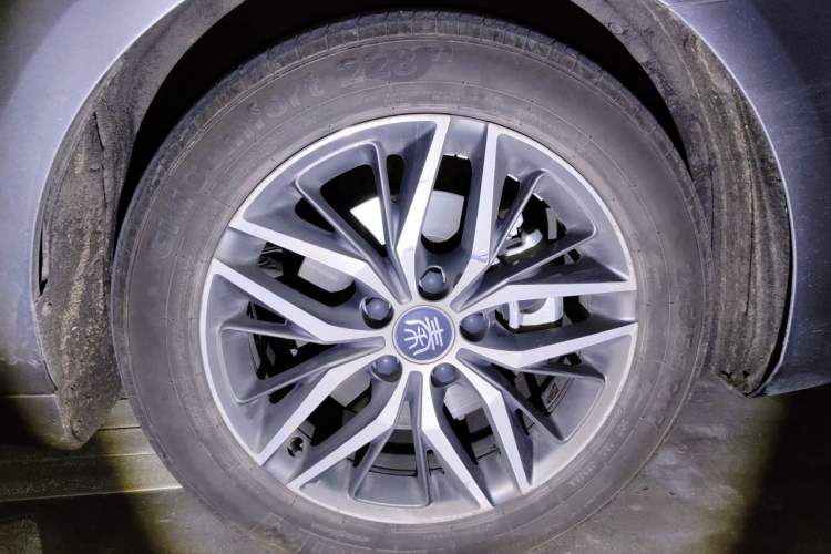 Used BYD Qin PLUS 2021 EV 500KM Luxury Model Right Front Wheel Hub