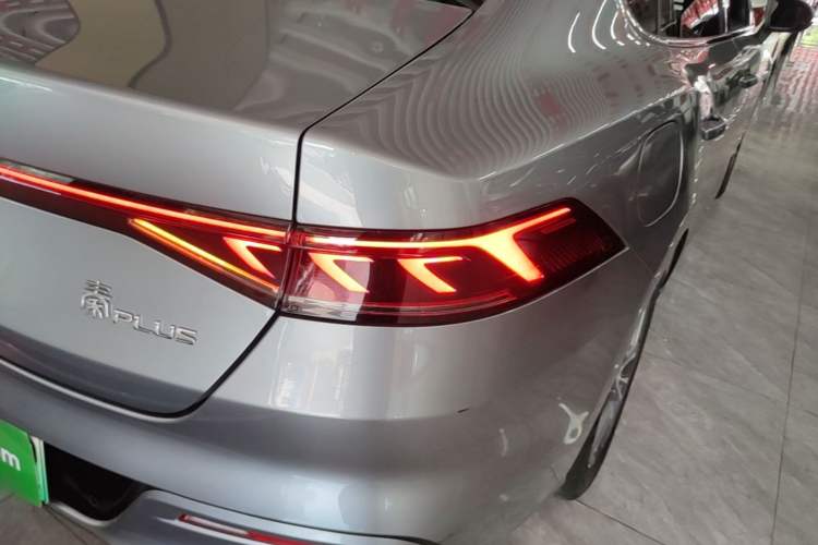 Used BYD Qin PLUS 2021 DM-i 120KM Prestige Model Right Rear Taillight