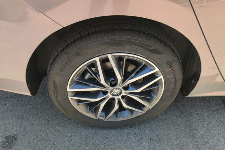 Used BYD Qin PLUS 2021 EV 400KM Luxury Model Right Rear Wheel Hub
