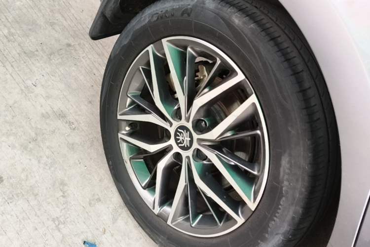 Used BYD Qin PLUS 2021 EV 500KM Luxury Model Right Rear Wheel Hub