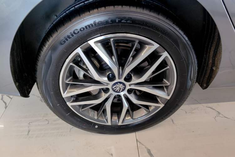 Used BYD Qin PLUS 2021 DM-i 55KM Flagship Model Right Rear Wheel Hub