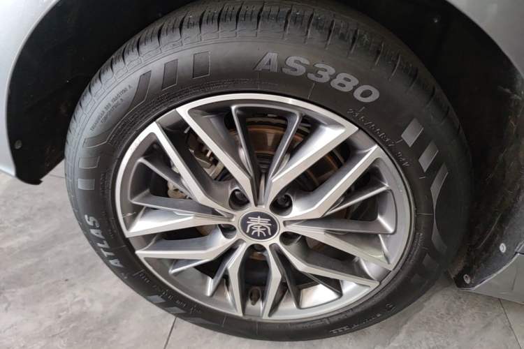 Used BYD Qin PLUS 2021 DM-i 120KM Prestige Model Right Rear Wheel Hub