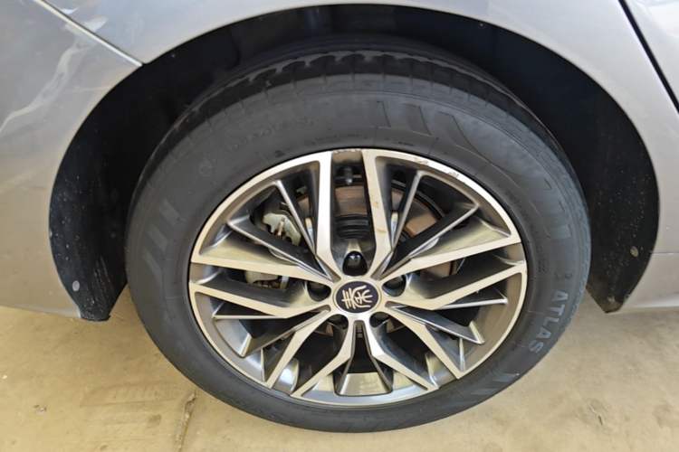 Used BYD Qin PLUS 2021 EV 500KM Luxury Model Right Rear Wheel Hub