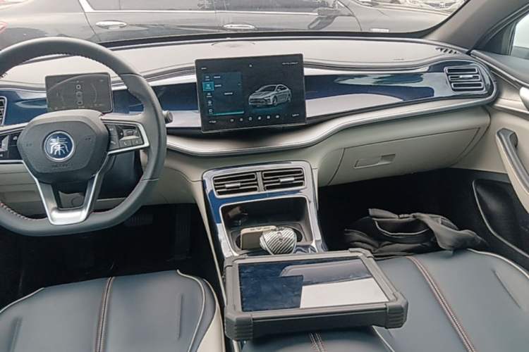 Used BYD Qin PLUS 2021 DM-i 55KM Flagship Model Audio And AC Panel