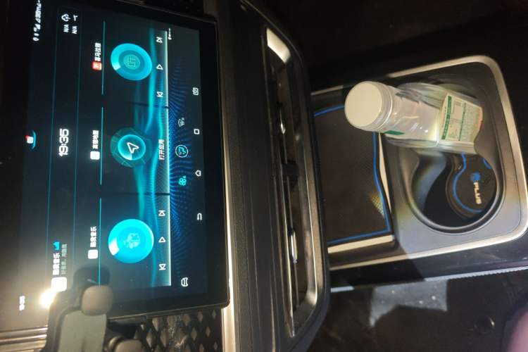 Used BYD Qin PLUS 2021 EV 400KM Leading Comfort Edition Audio And AC Panel