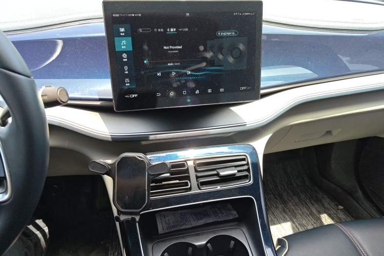 Used BYD Qin PLUS 2021 EV 400KM Luxury Model Audio And AC Panel