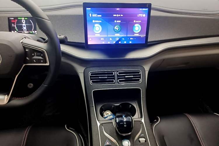 Used BYD Qin PLUS 2021 DM-i 55KM Flagship Model Audio And AC Panel