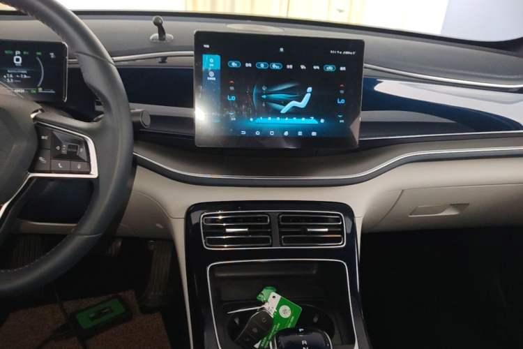 Used BYD Qin PLUS 2021 DM-i 55KM Flagship Model Audio And AC Panel