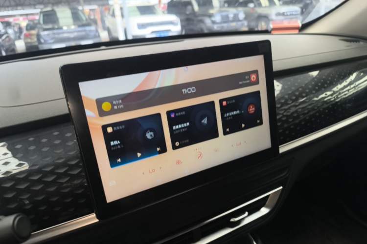 Used BYD Qin PLUS 2021 EV 400KM Leading Comfort Edition Audio And AC Panel