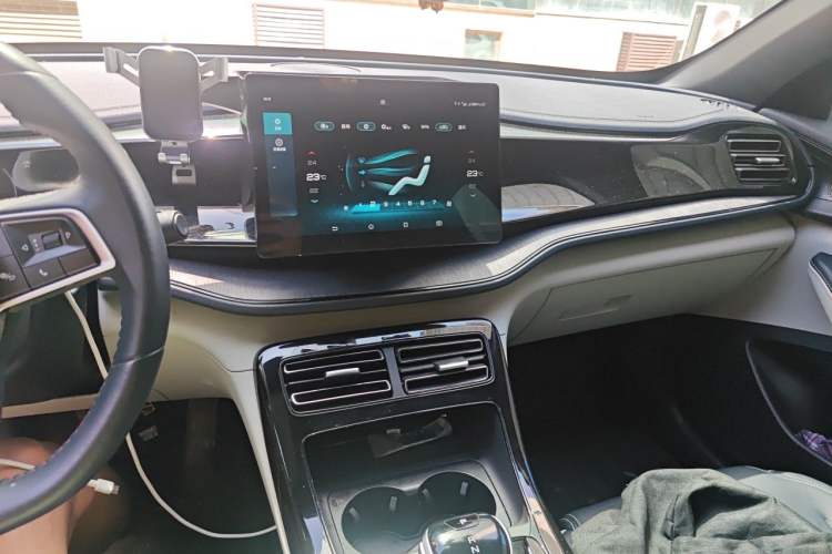 Used BYD Qin PLUS 2021 DM-i 55KM Prestige Model Audio And AC Panel