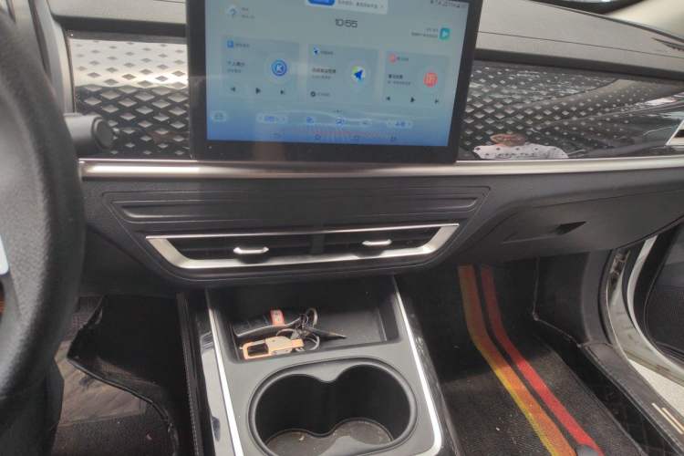 Used BYD Qin PLUS 2021 EV 400KM Leading Comfort Edition Audio And AC Panel