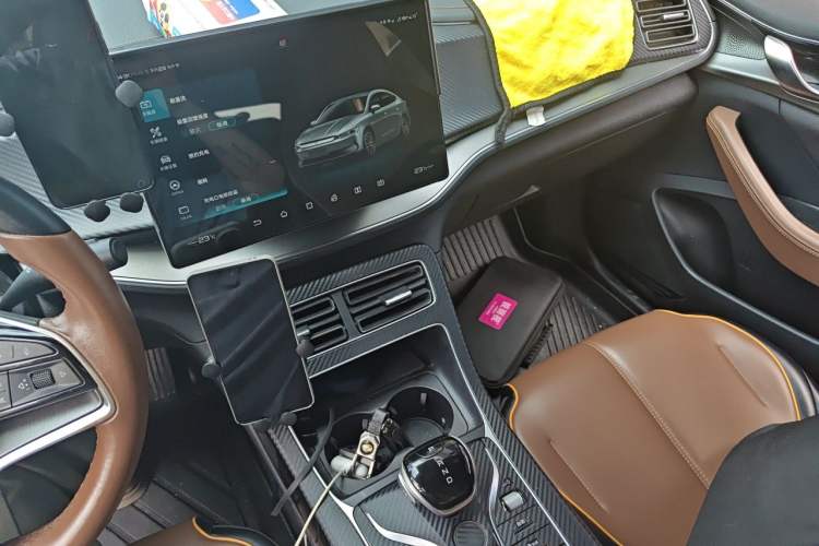 Used BYD Qin PLUS 2021 EV 600KM Flagship Model Audio And AC Panel
