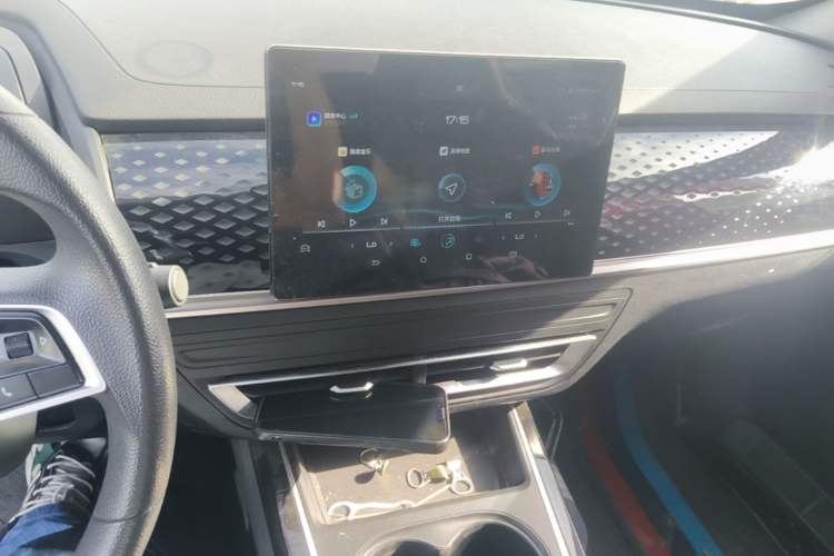 Used BYD Qin PLUS 2021 EV 400KM Leading Comfort Edition Audio And AC Panel