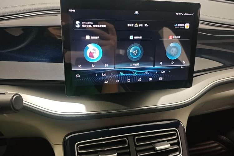 Used BYD Qin PLUS 2021 DM-i 55KM Flagship Model Audio And AC Panel
