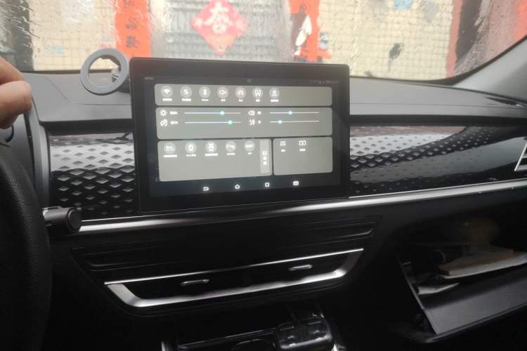 Used BYD Qin PLUS 2021 EV 400KM Leading Comfort Edition Audio And AC Panel
