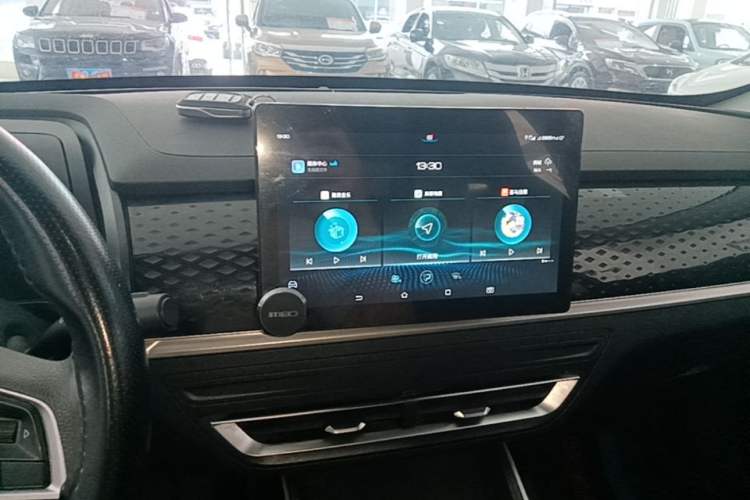 Used BYD Qin PLUS 2021 EV 400KM Leading Comfort Edition Audio And AC Panel