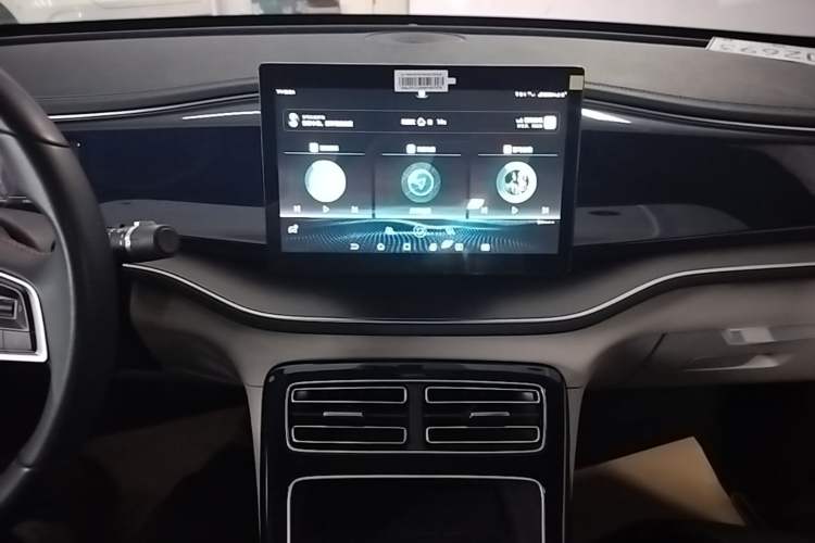 Used BYD Qin PLUS 2021 DM-i 120KM Prestige Model Audio And AC Panel
