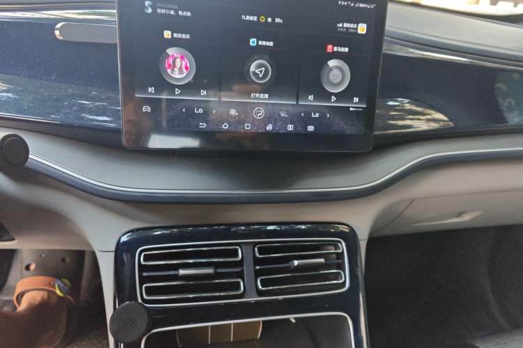 Used BYD Qin PLUS 2021 EV 400KM Luxury Model Audio And AC Panel