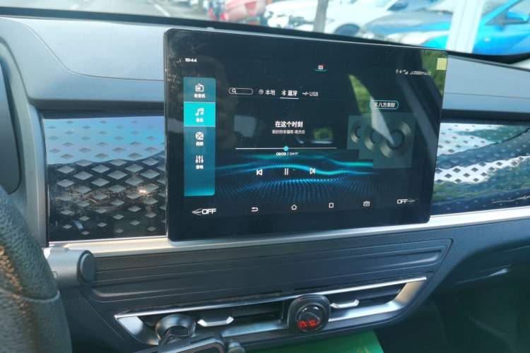 Used BYD Qin PLUS 2021 EV 400KM Leading Comfort Edition Audio And AC Panel