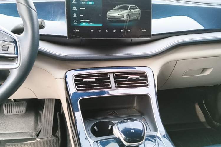 Used BYD Qin PLUS 2021 EV 400KM Luxury Model Audio And AC Panel