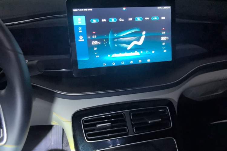 Used BYD Qin PLUS 2021 EV 400KM Luxury Model Audio And AC Panel