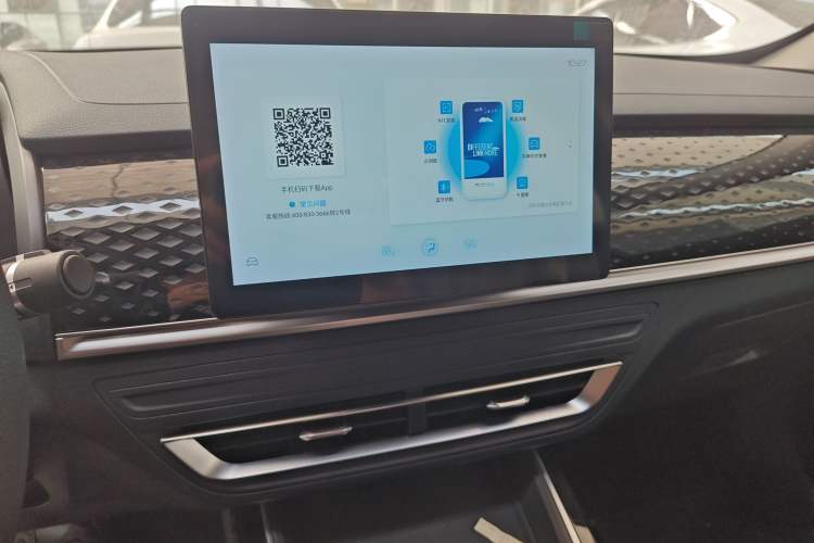 Used BYD Qin PLUS 2021 EV 400KM Leading Comfort Edition Audio And AC Panel