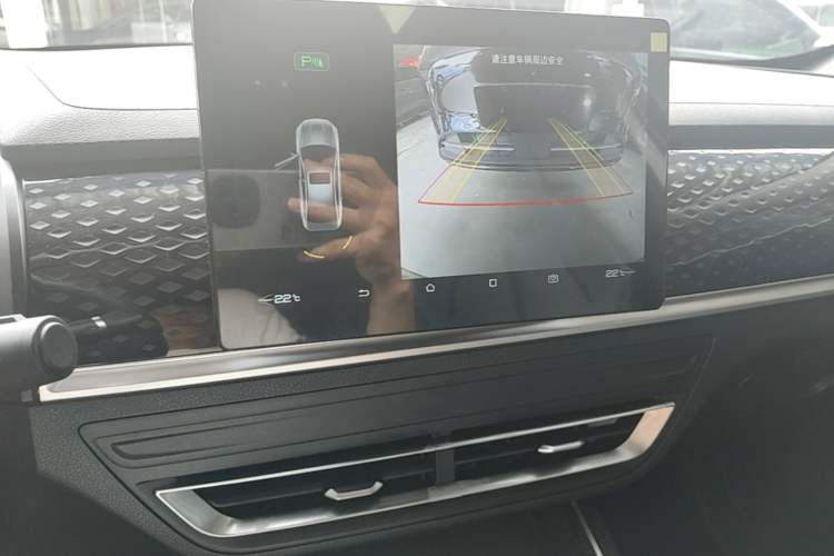 Used BYD Qin PLUS 2021 EV 400KM Leading Comfort Edition Audio And AC Panel