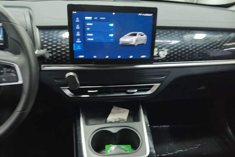 Used BYD Qin PLUS 2021 EV 400KM Leading Comfort Edition Audio And AC Panel