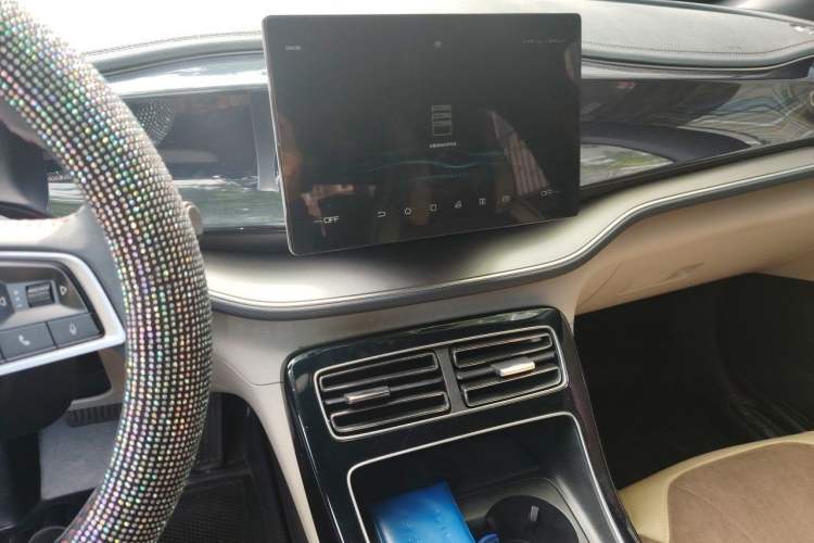 Used BYD Qin PLUS 2021 DM-i 55KM Flagship Model Audio And AC Panel