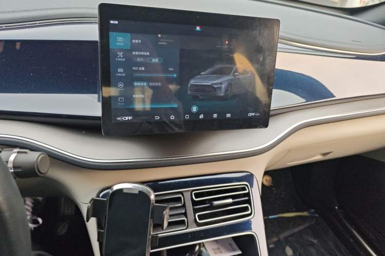 Used BYD Qin PLUS 2021 DM-i 120KM Prestige Model Audio And AC Panel