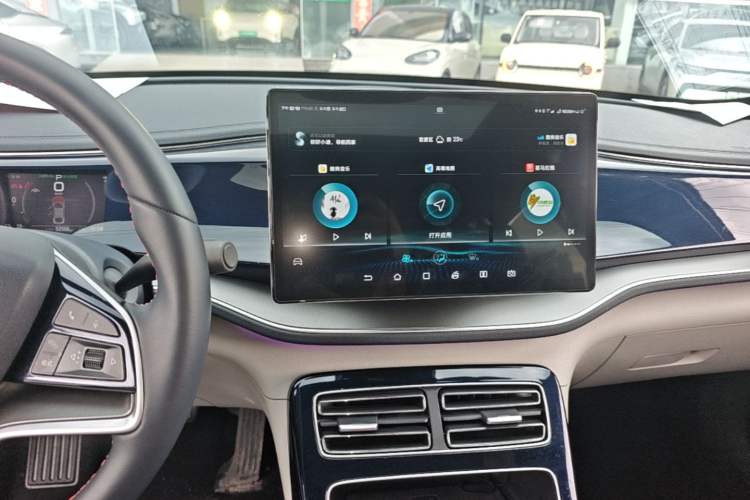 Used BYD Qin PLUS 2021 EV 500KM Premium Model Audio And AC Panel