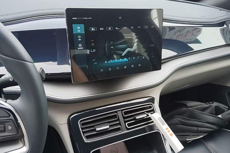 Used BYD Qin PLUS 2021 EV 500KM Luxury Model Audio And AC Panel