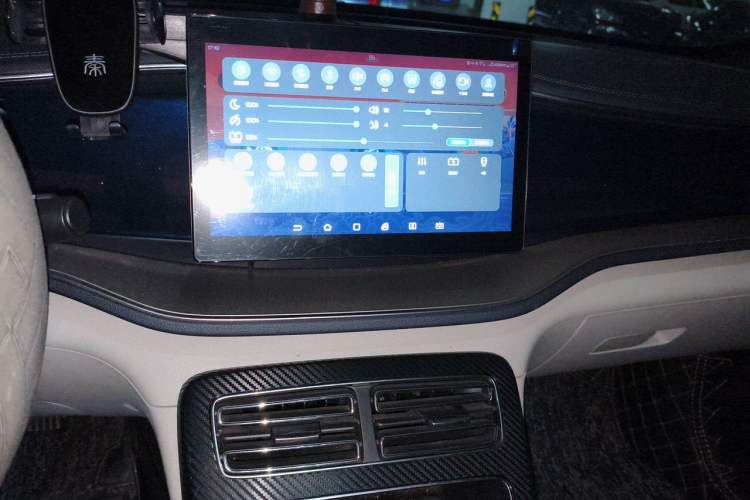 Used BYD Qin PLUS 2021 DM-i 55KM Flagship Model Audio And AC Panel