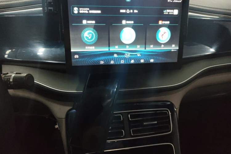 Used BYD Qin PLUS 2021 DM-i 120KM Prestige Model Audio And AC Panel