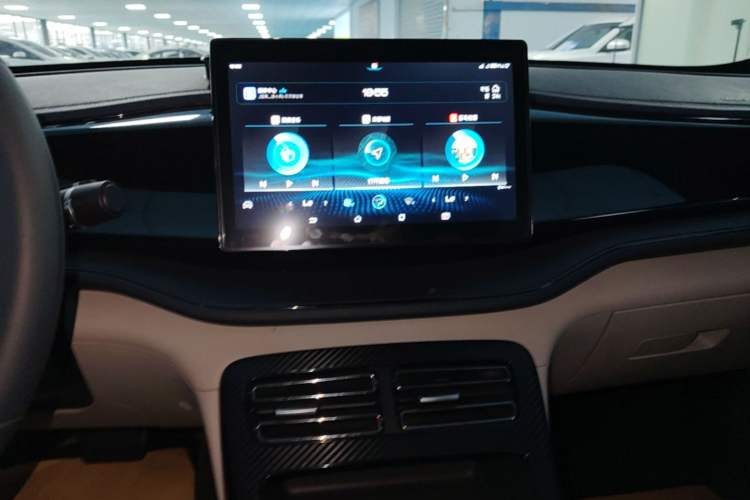 Used BYD Qin PLUS 2021 DM-i 55KM Prestige Model Audio And AC Panel