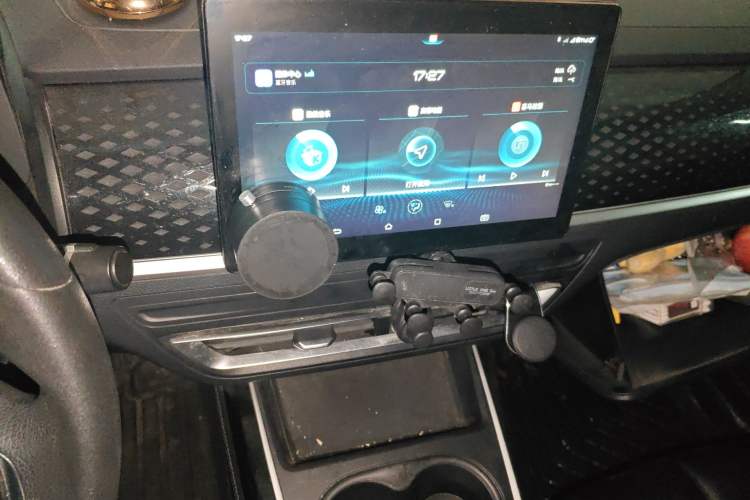 Used BYD Qin PLUS 2021 EV 400KM Leading Comfort Edition Audio And AC Panel