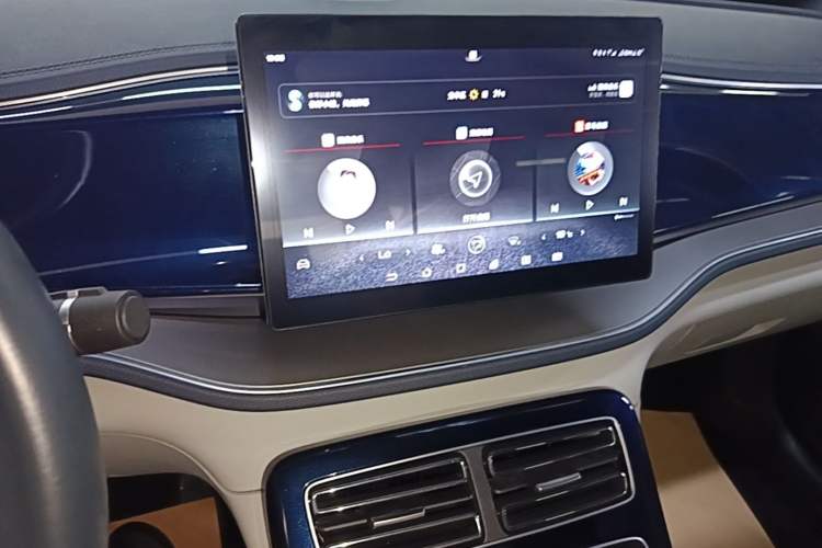 Used BYD Qin PLUS 2021 DM-i 55KM Flagship Model Audio And AC Panel