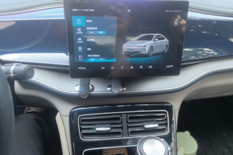 Used BYD Qin PLUS 2021 EV 500KM Luxury Model Audio And AC Panel