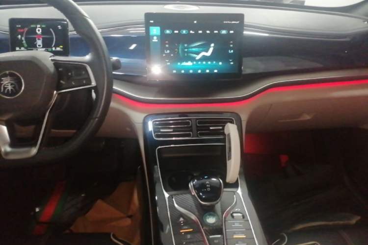 Used BYD Qin PLUS 2021 DM-i 55KM Flagship Model Audio And AC Panel