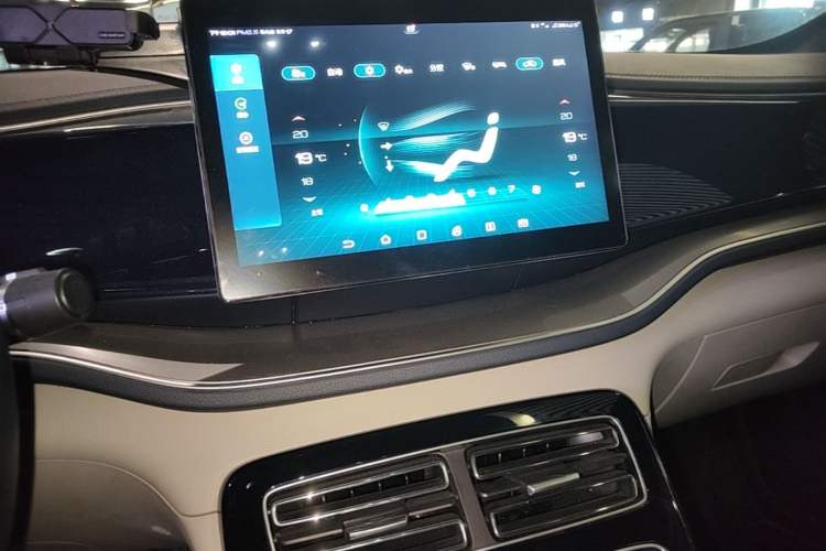 Used BYD Qin PLUS 2021 EV 400KM Luxury Model Audio And AC Panel