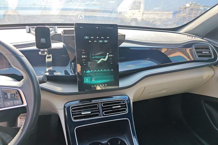 Used BYD Qin PLUS 2021 DM-i 120KM Prestige Model Audio And AC Panel