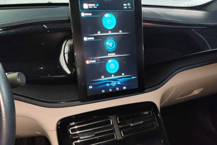 Used BYD Qin PLUS 2021 DM-i 55KM Prestige Model Audio And AC Panel