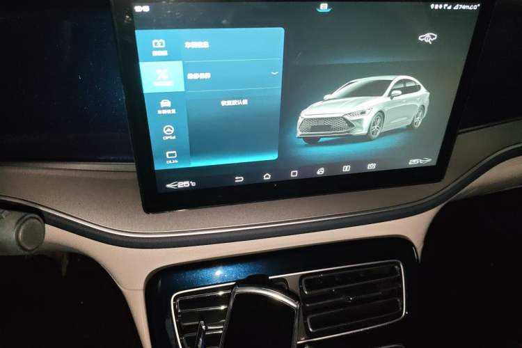 Used BYD Qin PLUS 2021 DM-i 120KM Prestige Model Audio And AC Panel