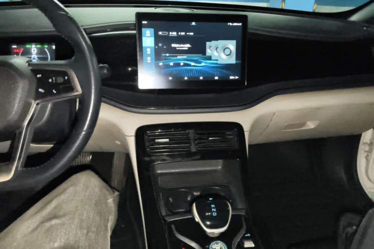 Used BYD Qin PLUS 2021 DM-i 55KM Prestige Model Audio And AC Panel