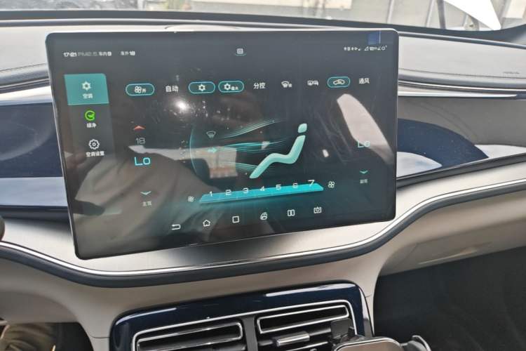 Used BYD Qin PLUS 2021 EV 500KM Premium Model Audio And AC Panel