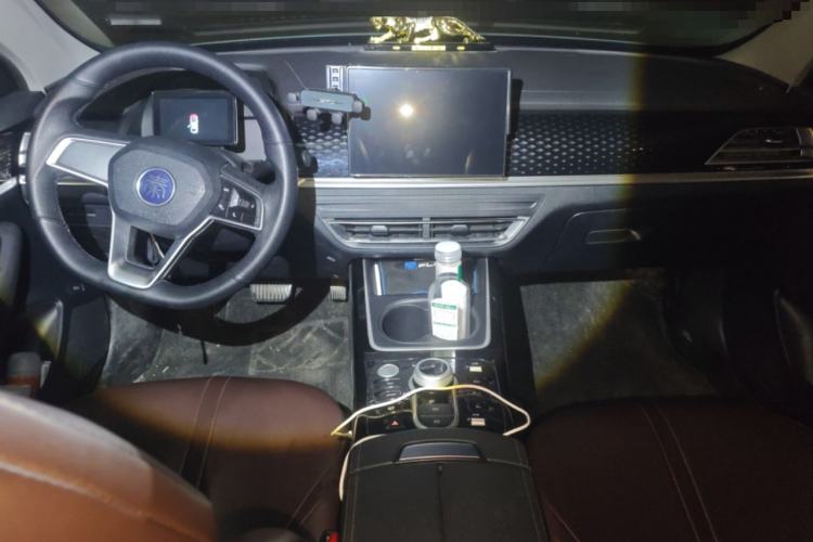 Used BYD Qin PLUS 2021 EV 400KM Leading Comfort Edition Center Console