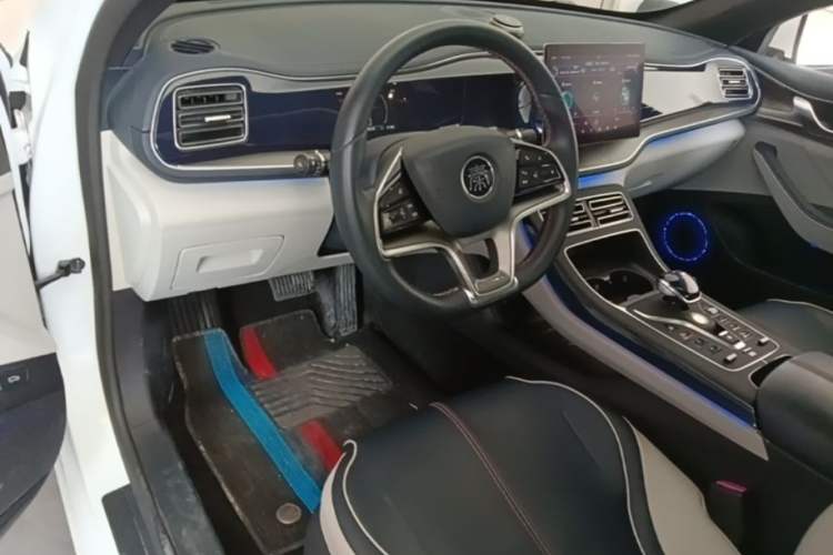 Used BYD Qin PLUS 2021 EV 500KM Luxury Model Center Console