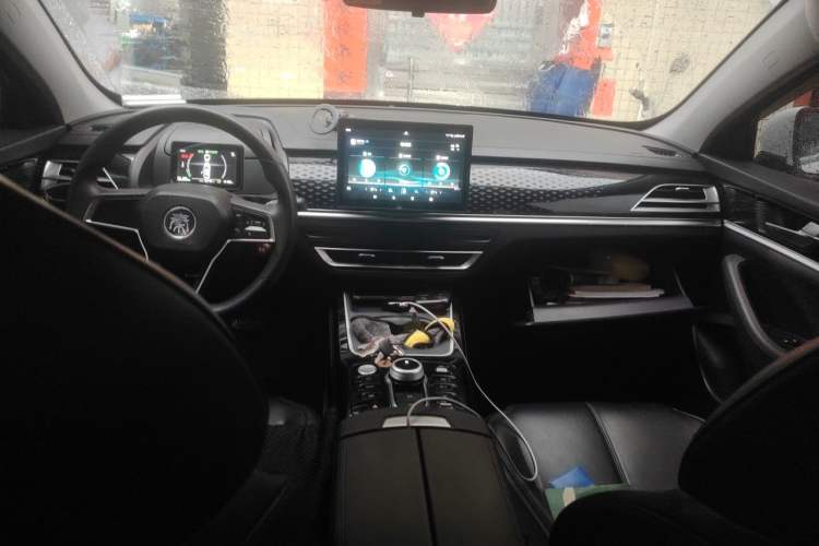 Used BYD Qin PLUS 2021 EV 400KM Leading Comfort Edition Center Console